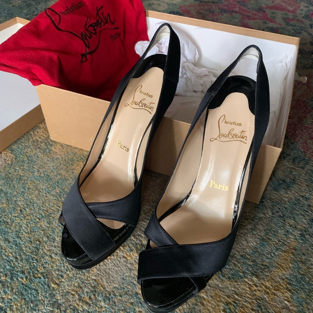 Louboutin Very Croise CrepeSatin CrossToe Platform - Picture 2 of 5